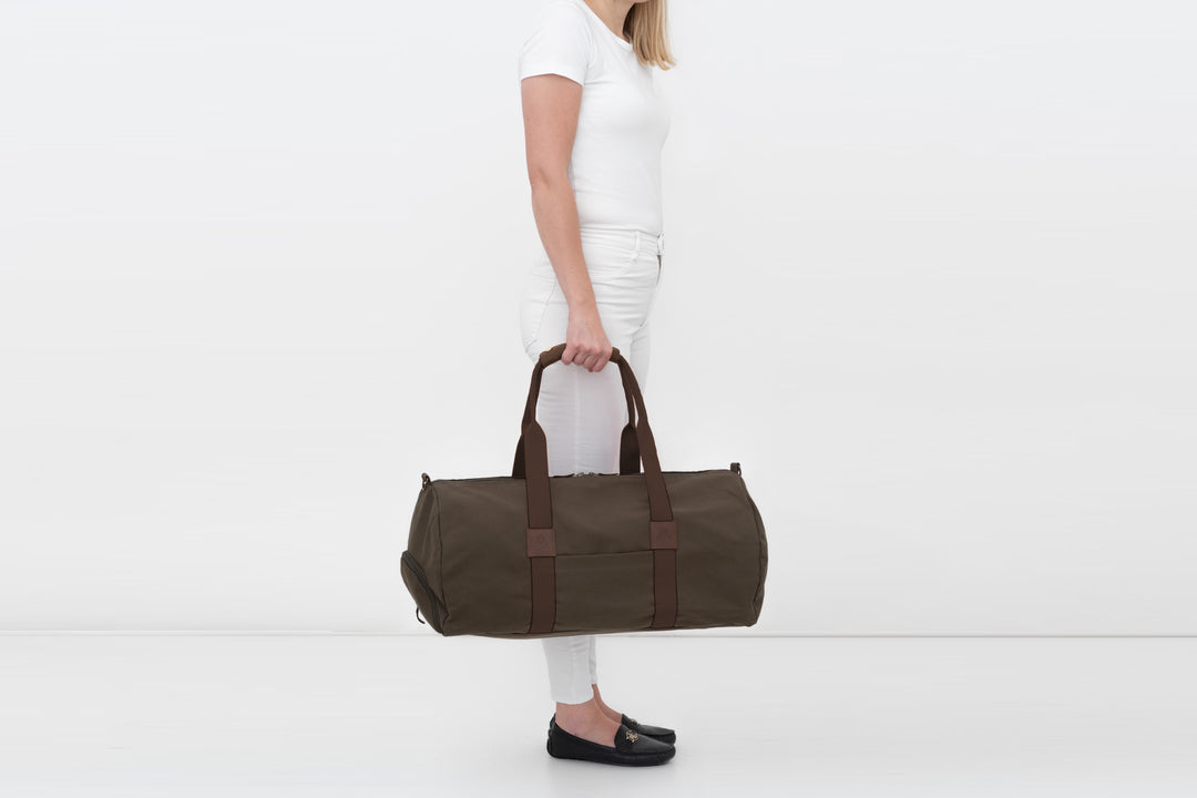 Dufflebag -M- KHAKI mit braunem Gurtband