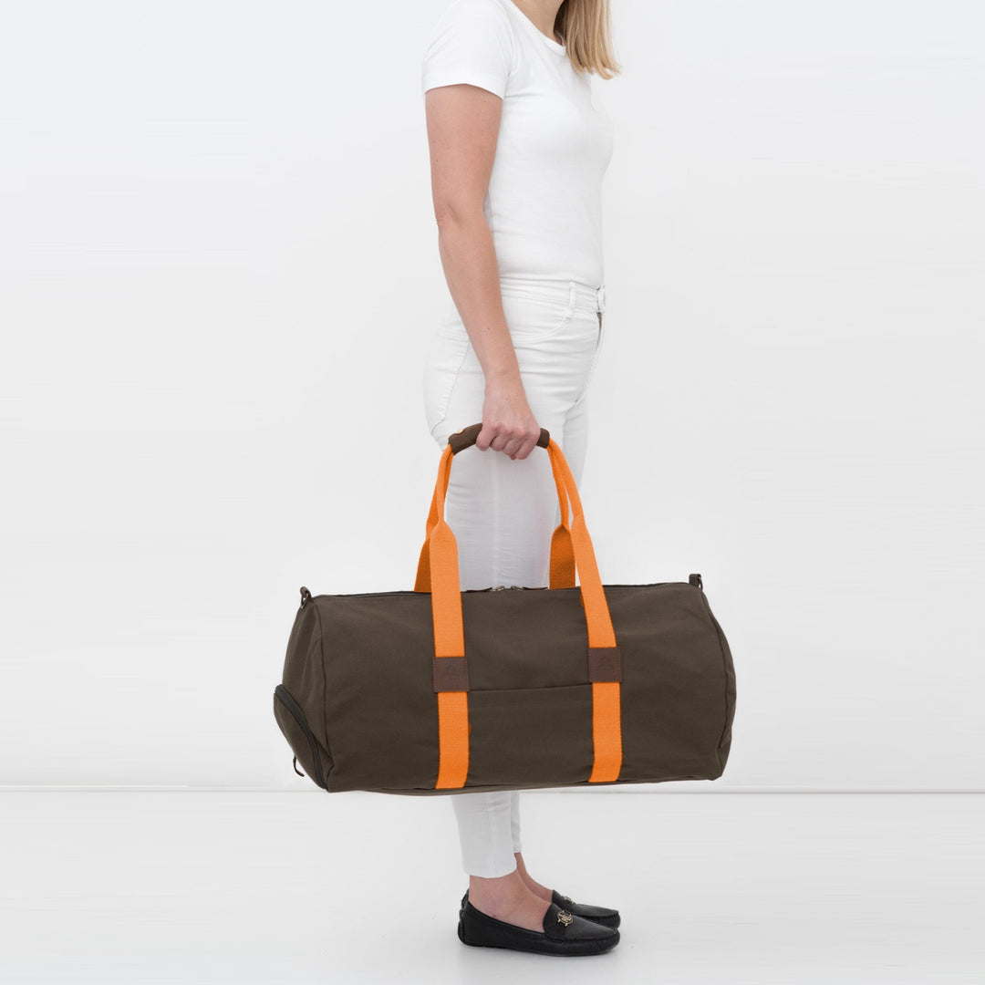 Dufflebag -M- KHAKI mit orangenem Gurtband